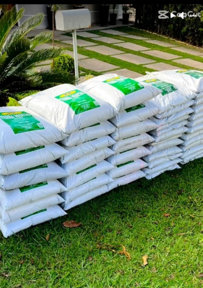 terra-com-adubo-organico-pacote-20-kg