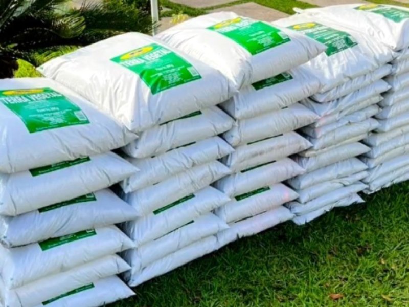 terra-com-adubo-organico-pacote-20-kg