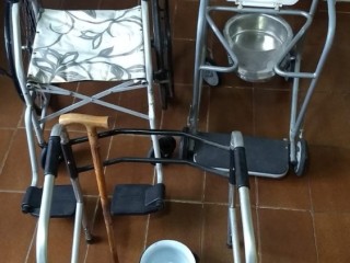 cadeira-de-rodas-e-cedeira-de-banho