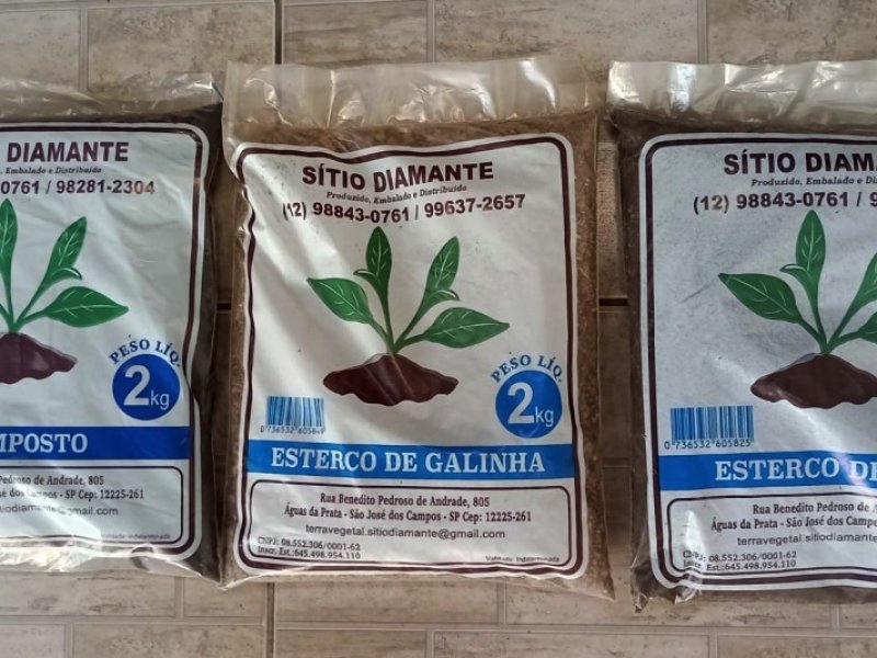 terra-adubada-pacote-20-kg-small-1