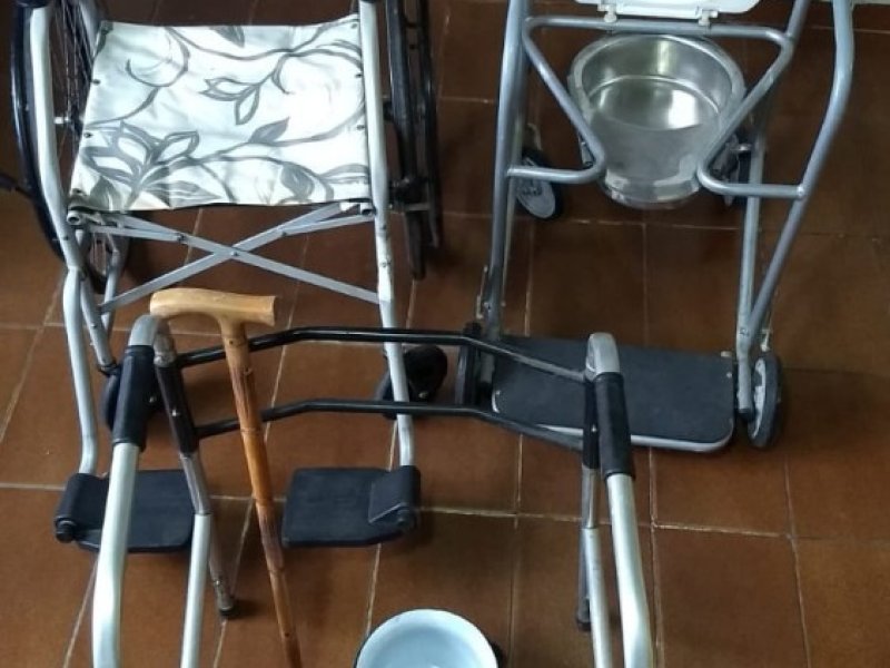 cadeira-de-rodas-cadeira-de-banho