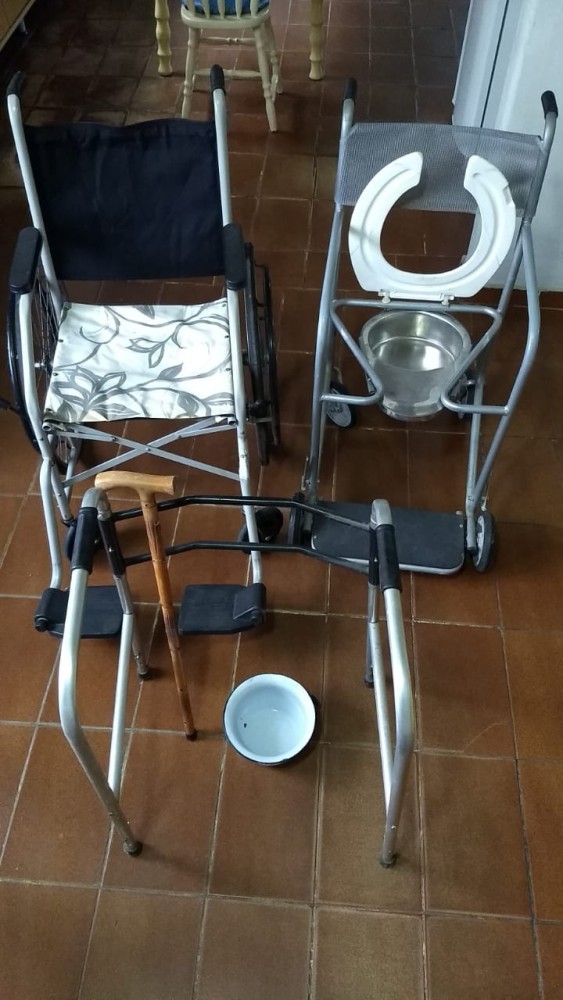 cadeira-de-rodas-cadeira-de-banho