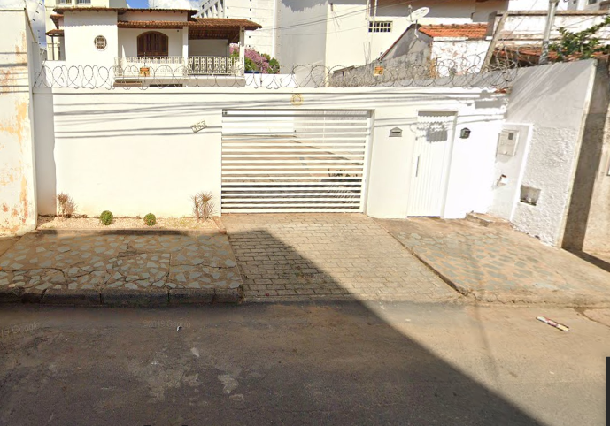 casa-no-centro-de-montes-claros-mg