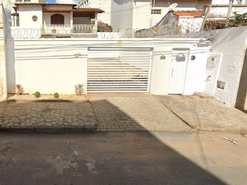 casa-no-centro-de-montes-claros-mg
